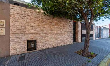 CASA 3 AMBIENTES VENTA TEMPERLEY PATIO COCHERA