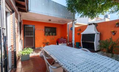 CASA 3 AMBIENTES VENTA TEMPERLEY PATIO COCHERA