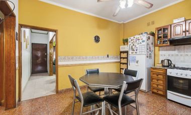 CASA 3 AMBIENTES VENTA TEMPERLEY PATIO COCHERA