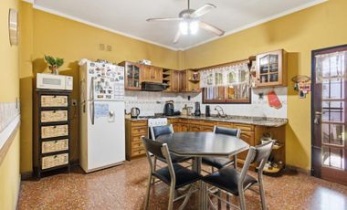 CASA 3 AMBIENTES VENTA TEMPERLEY PATIO COCHERA