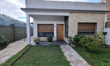 Casa 3 ambientes en venta San Martin con Quincho