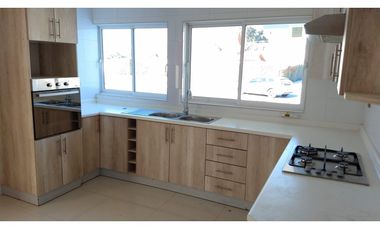 Arriendo Casa 3D 4B con piscina Condo. Rinconada Los Andes