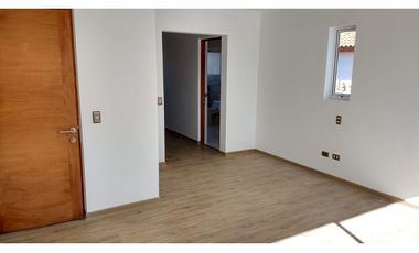 Arriendo Casa 3D 4B con piscina Condo. Rinconada Los Andes