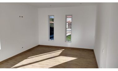 Arriendo Casa 3D 4B con piscina Condo. Rinconada Los Andes