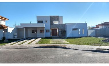 Arriendo Casa 3D 4B con piscina Condo. Rinconada Los Andes