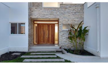 Arriendo Casa 3D 4B con piscina Condo. Rinconada Los Andes