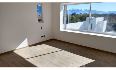 Arriendo Casa 3D 4B con piscina Condo. Rinconada Los Andes