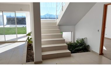 Arriendo Casa 3D 4B con piscina Condo. Rinconada Los Andes