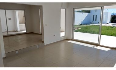 Arriendo Casa 3D 4B con piscina Condo. Rinconada Los Andes