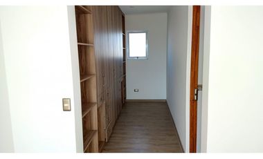 Arriendo Casa 3D 4B con piscina Condo. Rinconada Los Andes