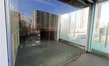 Local Comercial en Arriendo, Alto Flujo Peatonal, Santiago