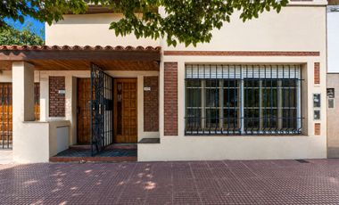 Venta PH 4 amb. c/entrada indep. cochera, quincho