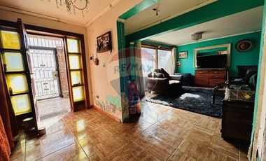 AMPLIA CASA ESQUINA 4D / 2B CON ESPACIOSO PATIO