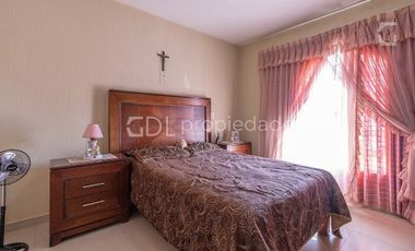 TONALÁ CENTRO CASA MUY AMPLIA EN VENTA