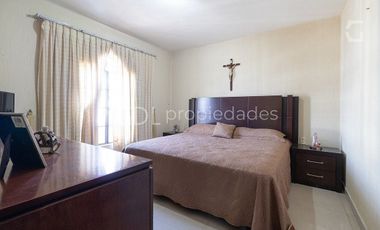 TONALÁ CENTRO CASA MUY AMPLIA EN VENTA