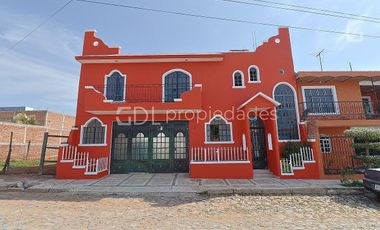 TONALÁ CENTRO CASA MUY AMPLIA EN VENTA
