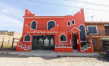 TONALÁ CENTRO CASA MUY AMPLIA EN VENTA