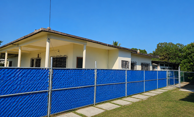 Casa con terreno a 15 minutos de la playa.