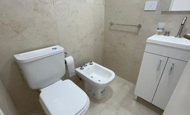 Amplio Departamento de un ambiente en alquiler-Moron-