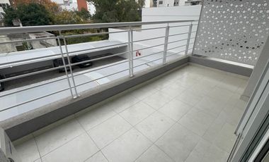 Amplio Departamento de un ambiente en alquiler-Moron-