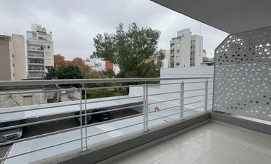 Amplio Departamento de un ambiente en alquiler-Moron-