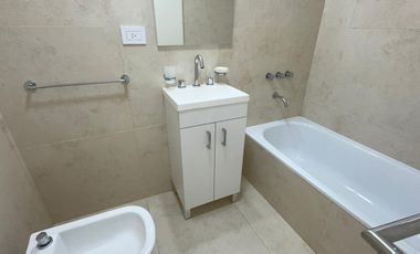 Amplio Departamento de un ambiente en alquiler-Moron-