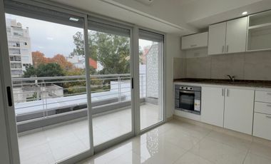 Amplio Departamento de un ambiente en alquiler-Moron-