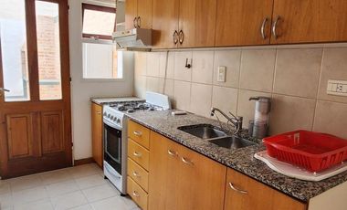 Alquilo Dúplex 2 dormitorios, con cochera - Roca al 1000 Neuquén Capital