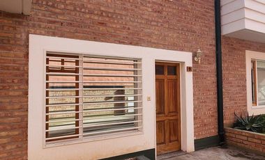 Alquilo Dúplex 2 dormitorios, con cochera - Roca al 1000 Neuquén Capital