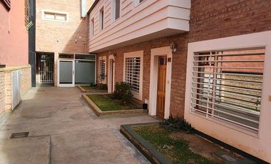 Alquilo Dúplex 2 dormitorios, con cochera - Roca al 1000 Neuquén Capital
