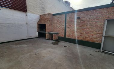 Alquilo Dúplex 2 dormitorios, con cochera - Roca al 1000 Neuquén Capital