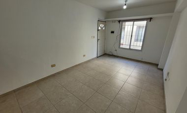 Departamento dos ambientes - Morón