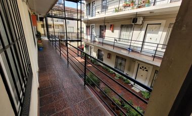 Departamento dos ambientes - Morón