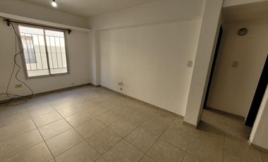 Departamento dos ambientes - Morón