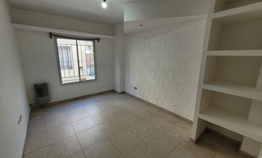 Departamento dos ambientes - Morón