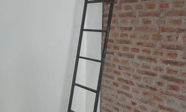 Excelente local comercial en la mejor cuadra de Escalada Centro!!!