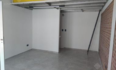 Excelente local comercial en la mejor cuadra de Escalada Centro!!!