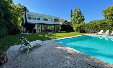 Casa en alquiler temporario, 4 dormitorios en Las Lomas-Horqueta, con pileta