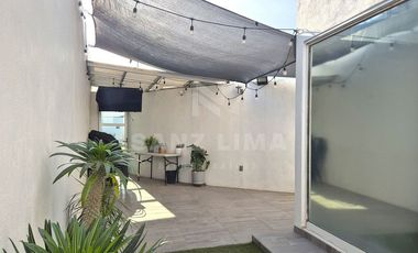 Puerta de Piedra:  Casa amueblada de tres recamaras con extensión de terreno.