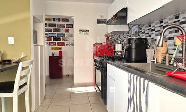Puerta de Piedra:  Casa amueblada de tres recamaras con extensión de terreno.