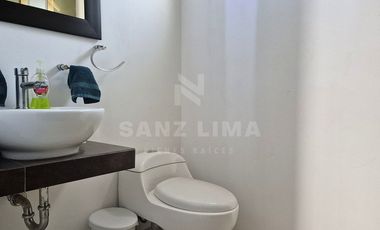 Puerta de Piedra:  Casa amueblada de tres recamaras con extensión de terreno.