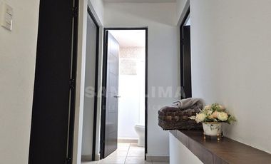 Puerta de Piedra:  Casa amueblada de tres recamaras con extensión de terreno.