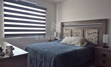 Puerta de Piedra:  Casa amueblada de tres recamaras con extensión de terreno.