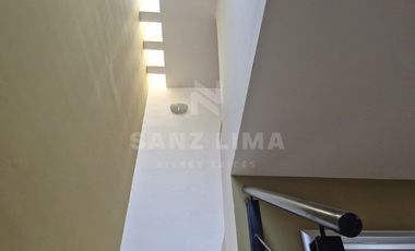 Puerta de Piedra:  Casa amueblada de tres recamaras con extensión de terreno.