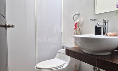 Puerta de Piedra:  Casa amueblada de tres recamaras con extensión de terreno.
