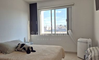 Puerta de Piedra:  Casa amueblada de tres recamaras con extensión de terreno.