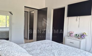 Puerta de Piedra:  Casa amueblada de tres recamaras con extensión de terreno.