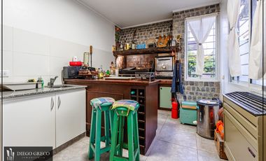 Chalet en esquina Los Troncos!