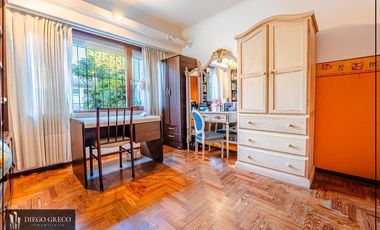 Chalet en esquina Los Troncos!