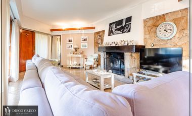 Chalet en esquina Los Troncos!